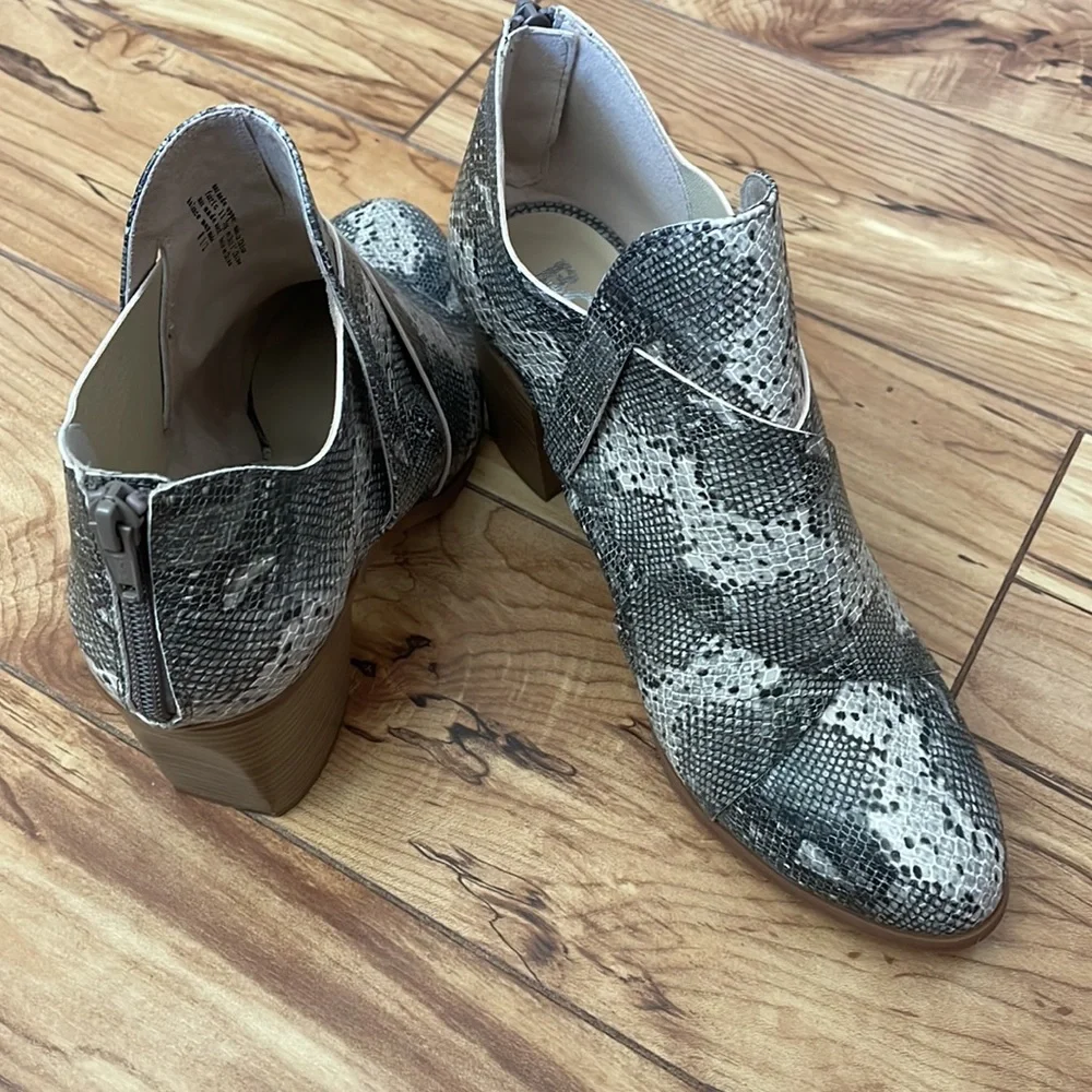BC Footwear Born in California Women's Azalea Snake Print Ankle Boots NWOB